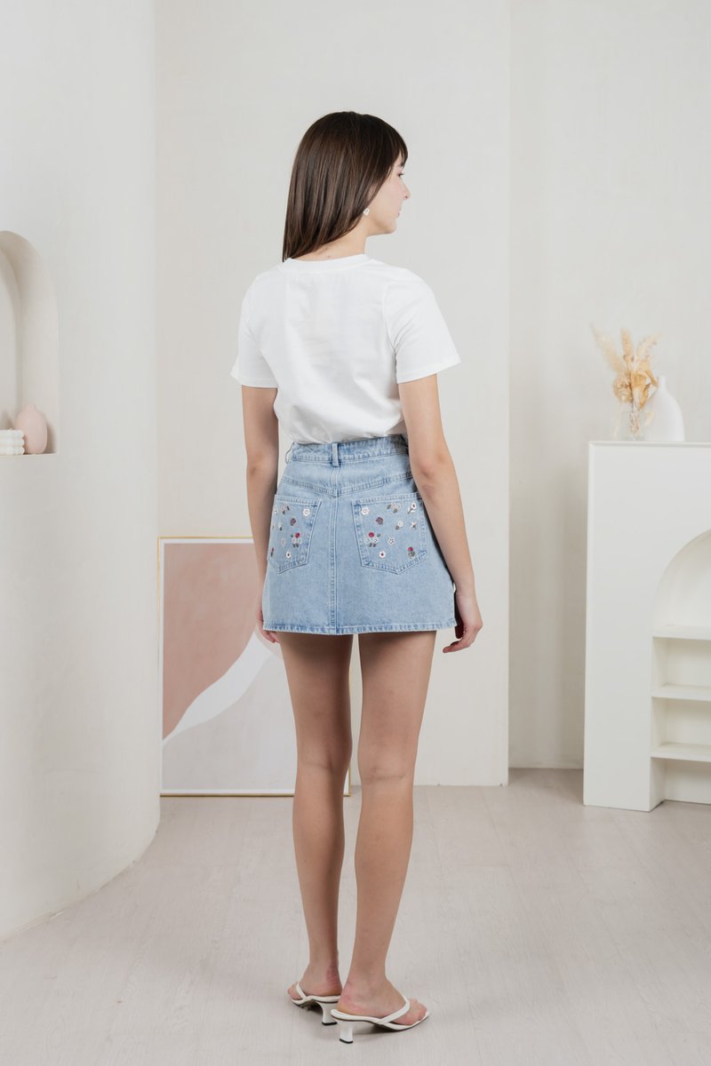 Kerene Basic Crew Neck Tee In White