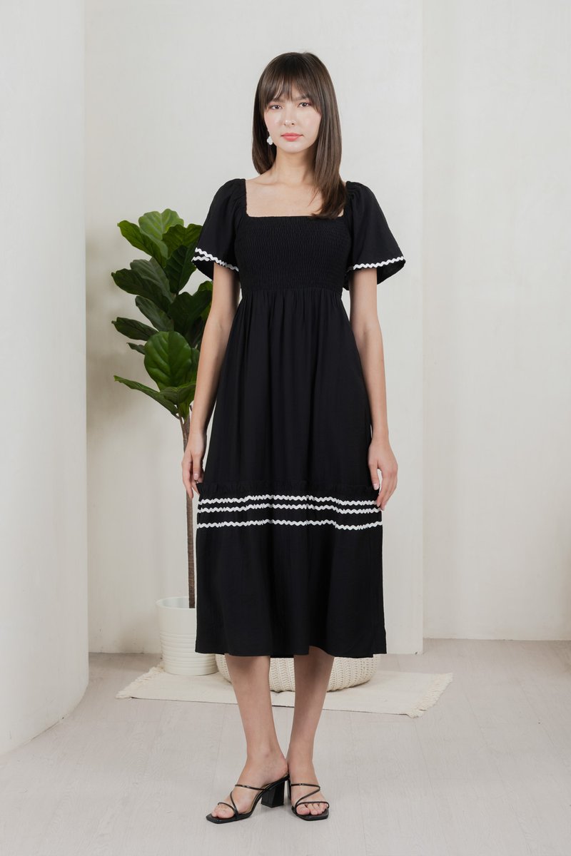 Monet Smocked Contrast Midi Dress In Black