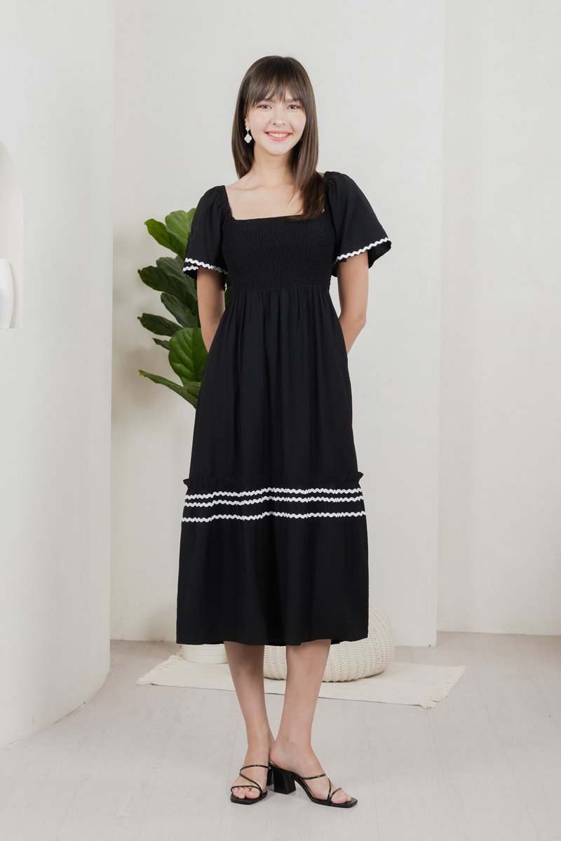 Monet Smocked Contrast Midi Dress In Black