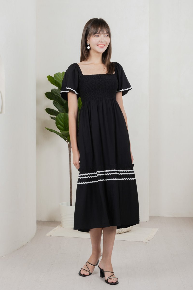 Monet Smocked Contrast Midi Dress In Black