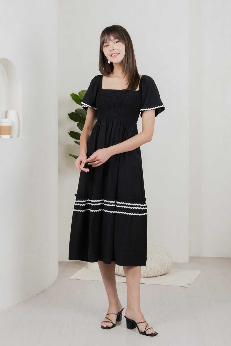 Monet Smocked Contrast Midi Dress In Black