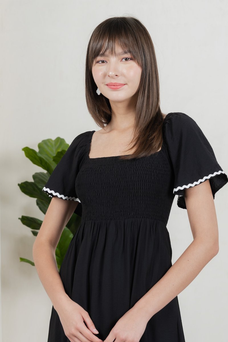 Monet Smocked Contrast Midi Dress In Black