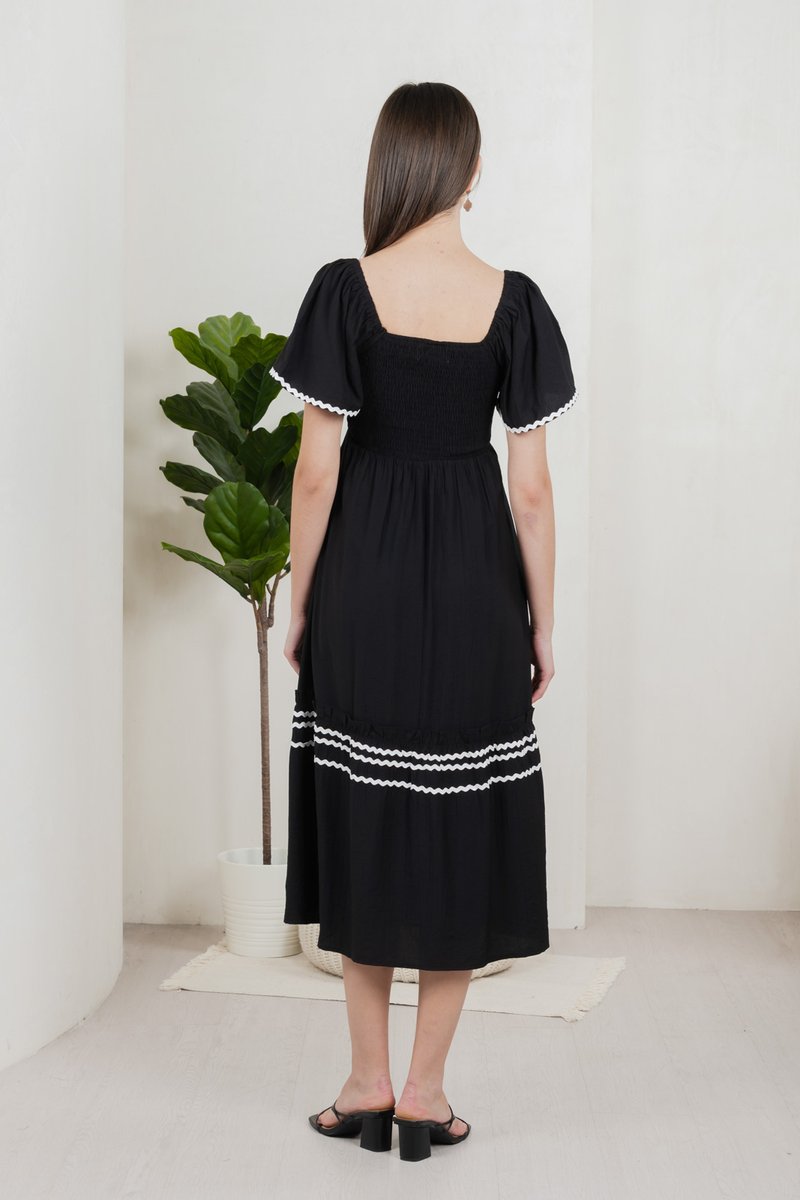 Monet Smocked Contrast Midi Dress In Black