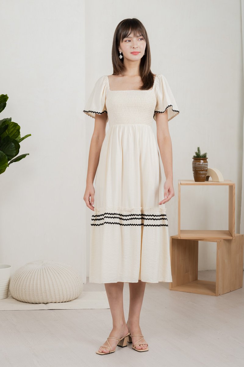 Monet Smocked Contrast Midi Dress In Cream