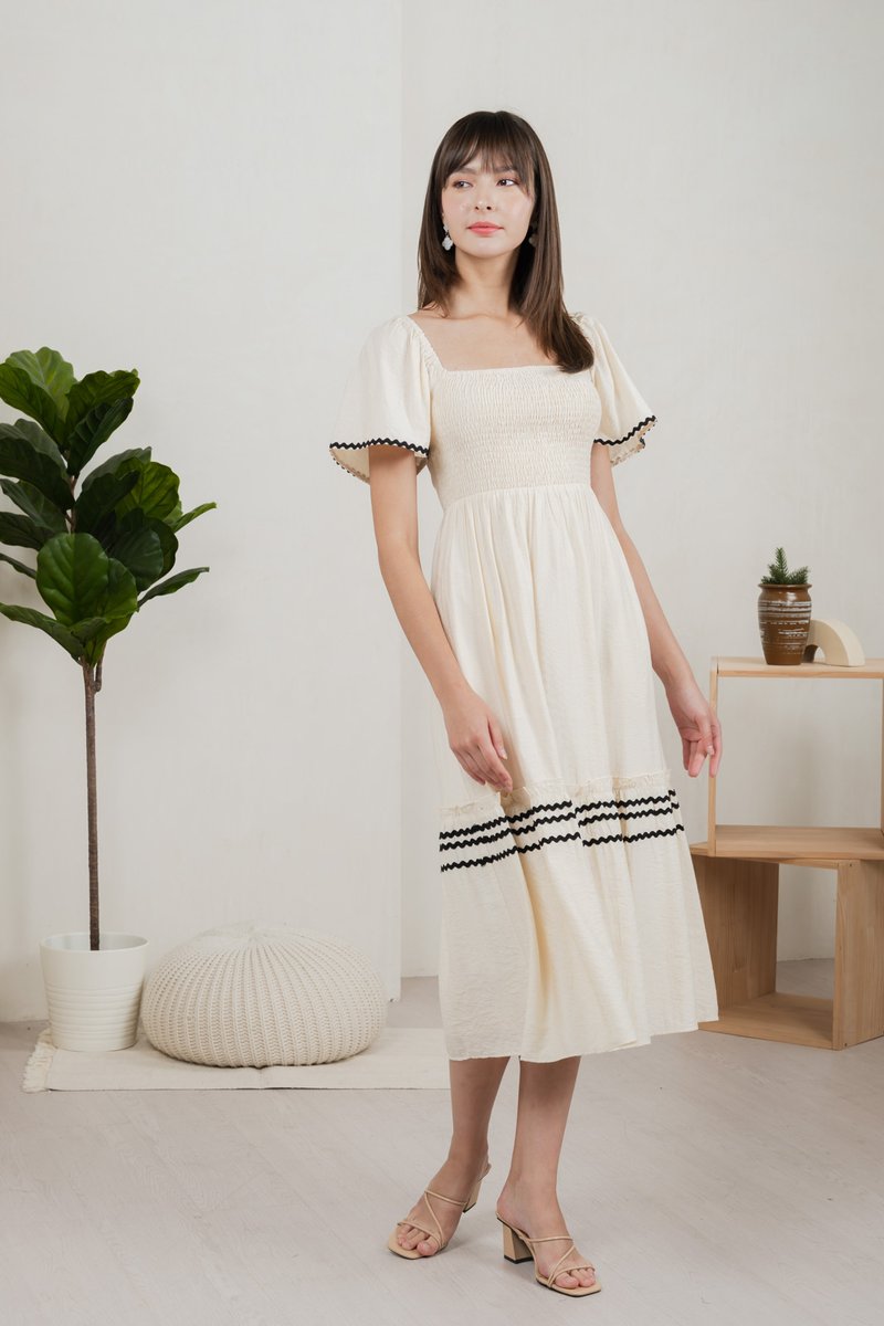 Monet Smocked Contrast Midi Dress In Cream