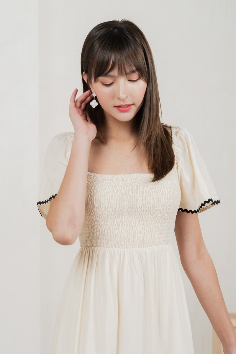 Monet Smocked Contrast Midi Dress In Cream