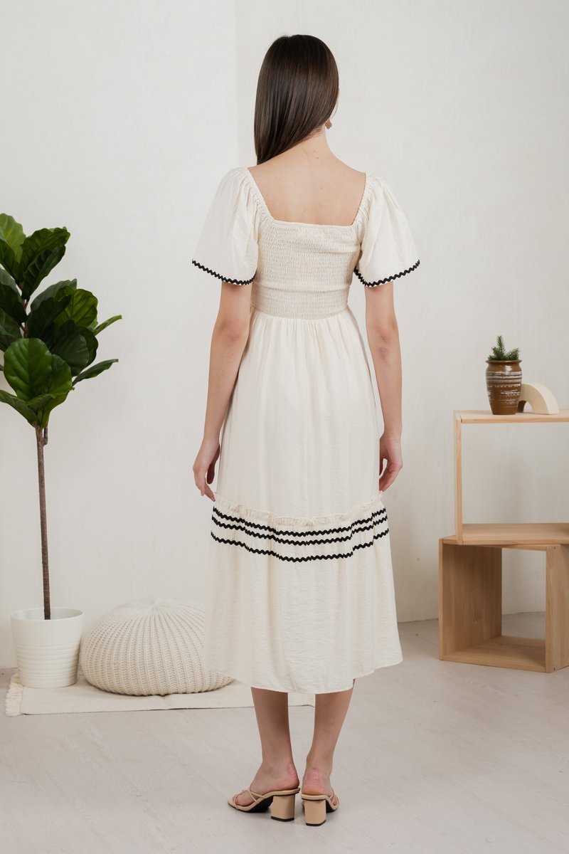 Monet Smocked Contrast Midi Dress In Cream