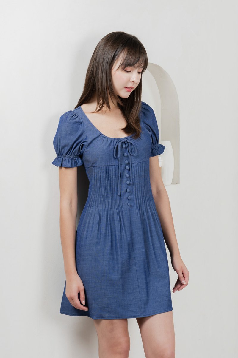 Bonita Ribbon Button Pleated Dress In Denim Blue
