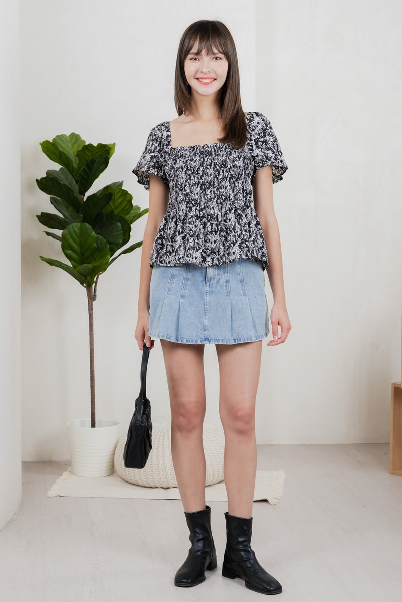 Kismet Printed Smocked Top In Black