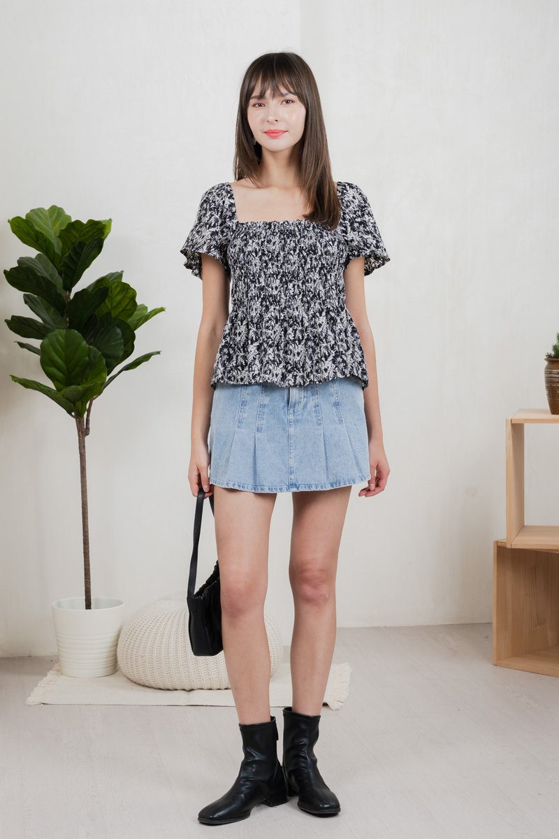 Kismet Printed Smocked Top In Black