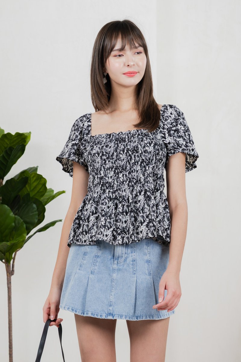 Kismet Printed Smocked Top In Black