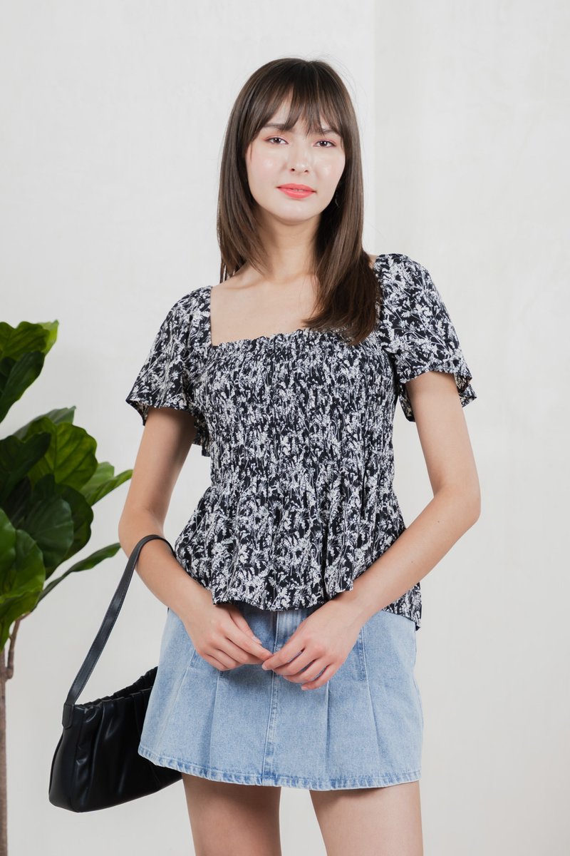 Kismet Printed Smocked Top In Black