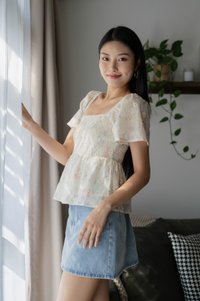 Emylou Smocked Fleur Top In Cream