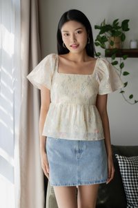 Emylou Smocked Fleur Top In Cream