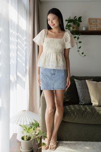 Emylou Smocked Fleur Top In Cream