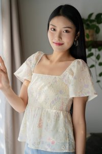 Emylou Smocked Fleur Top In Cream