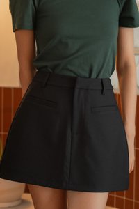 Levi Tailored Pocket Skort In Black