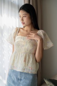 Emylou Smocked Fleur Top In Cream