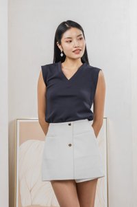 Chase Cotton V Neck Basic Top In Navy