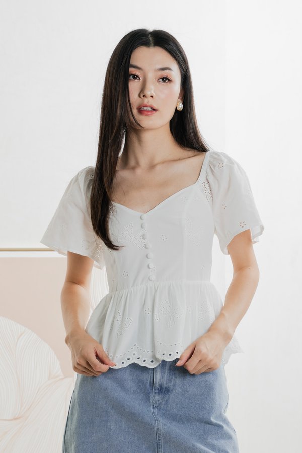 Brinia Ribbon Eyelet Button Top In White (S)