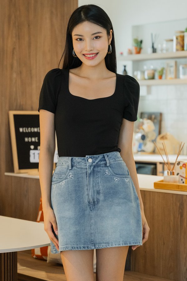 Judy Sweetheart Basic Top In Black (S)