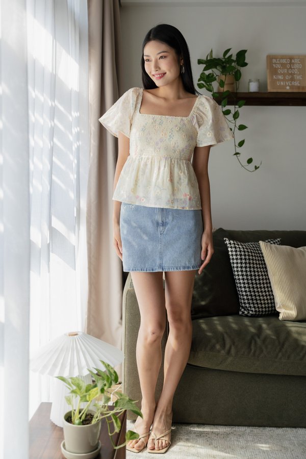 Emylou Smocked Fleur Top In Cream