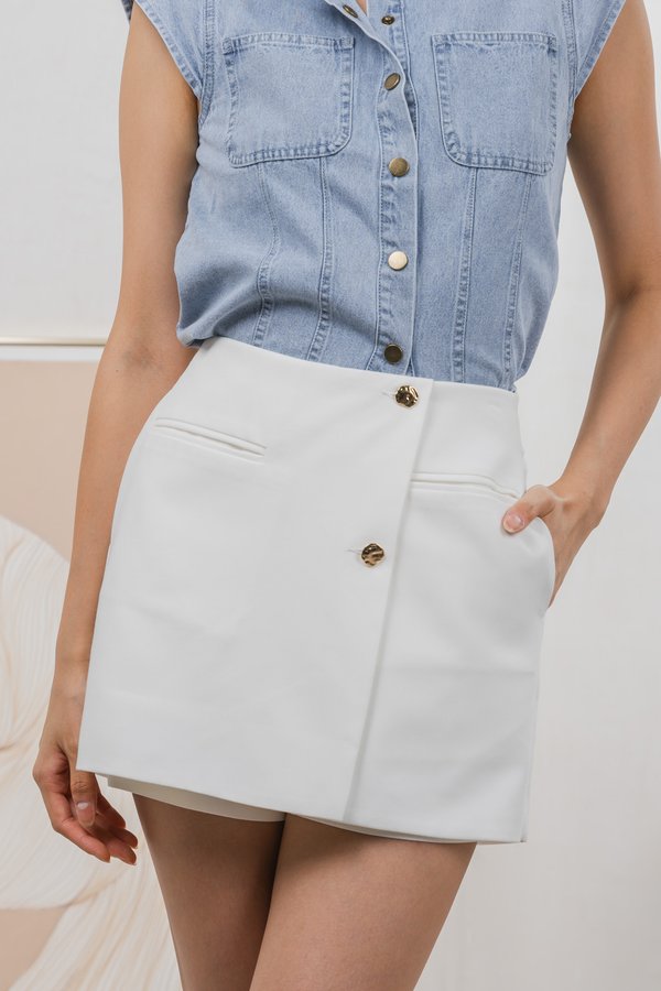Aura Button Overlap Skort In White