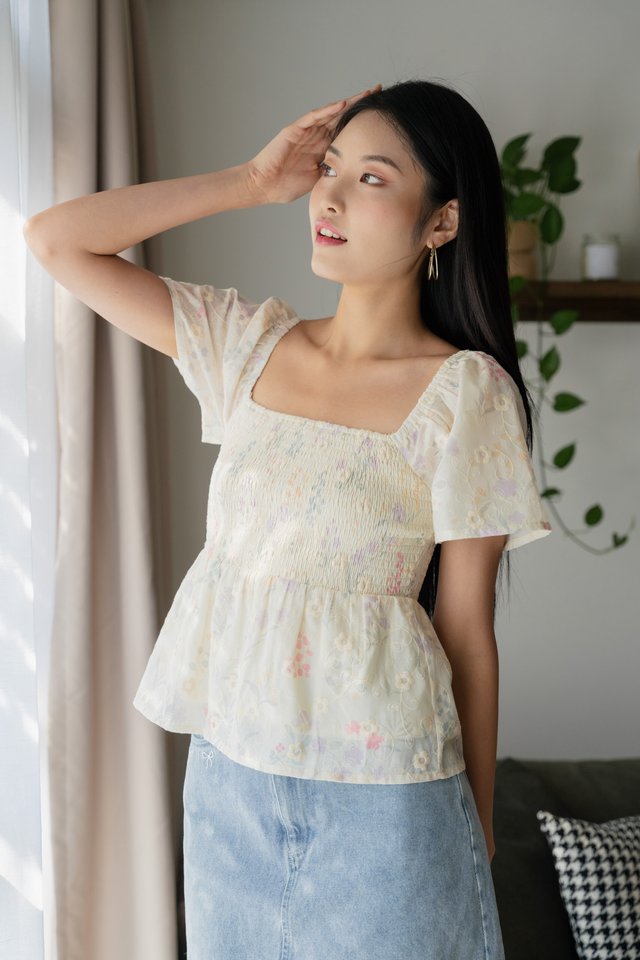 Emylou Smocked Fleur Top In Cream