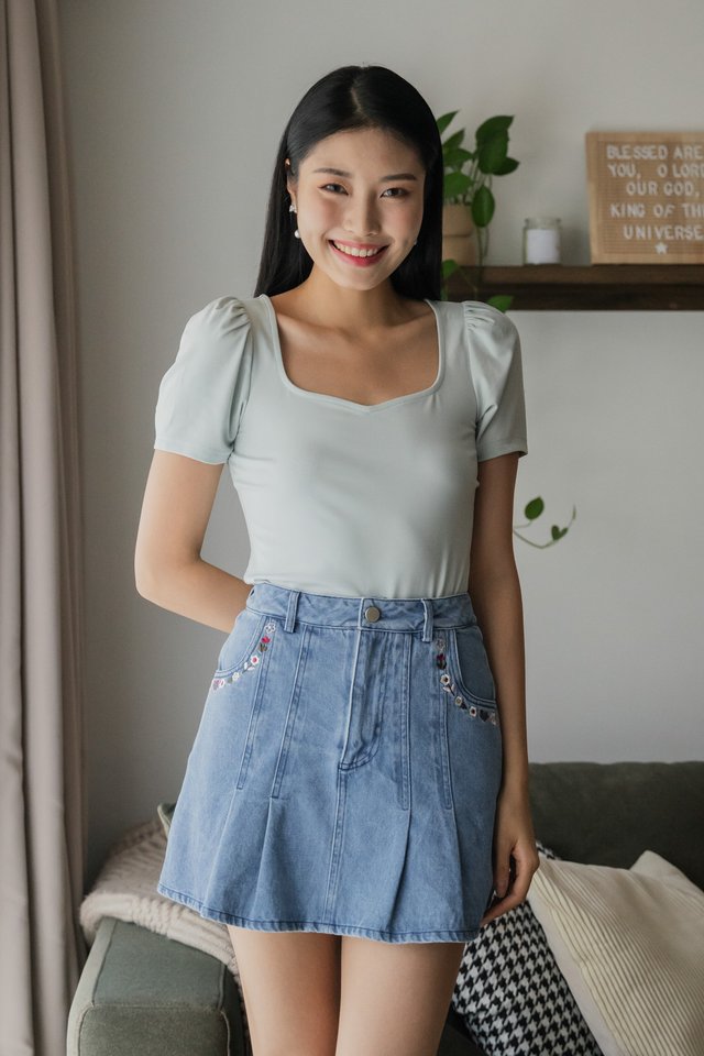 Judy Sweetheart Basic Top In Sage