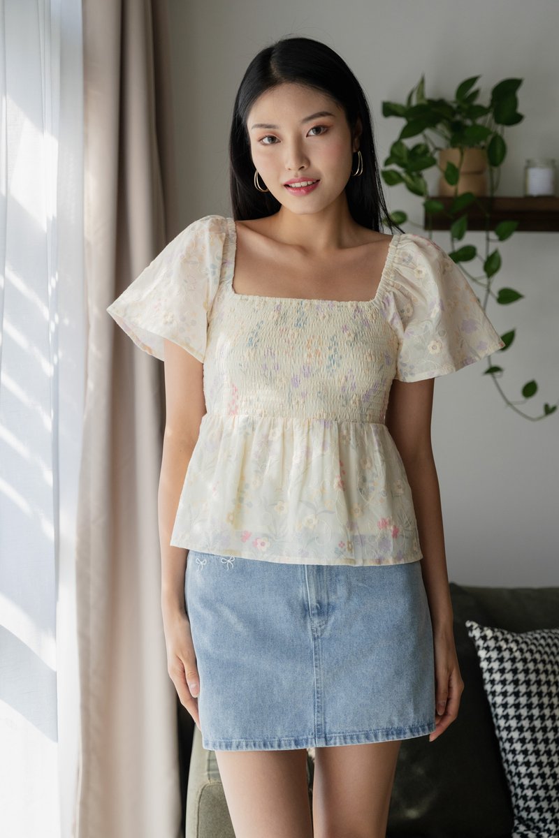 Emylou Smocked Fleur Top In Cream