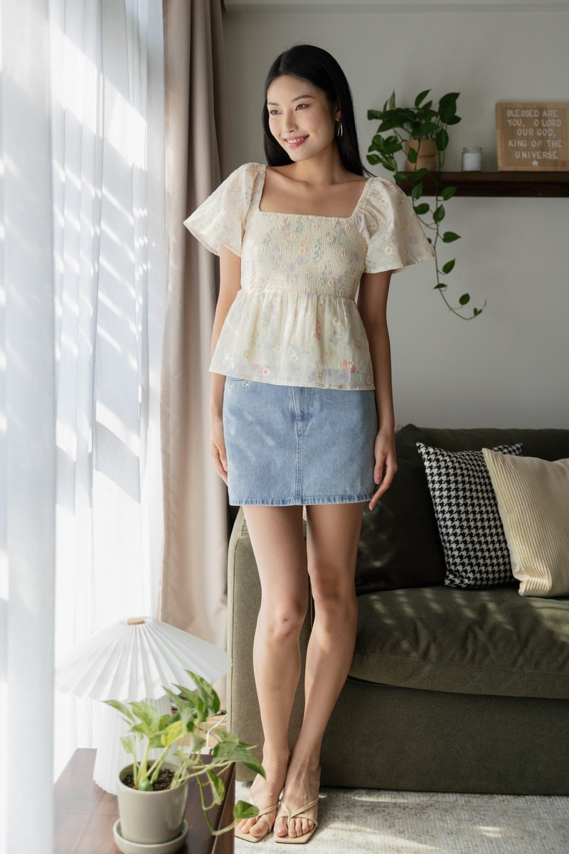 Emylou Smocked Fleur Top In Cream