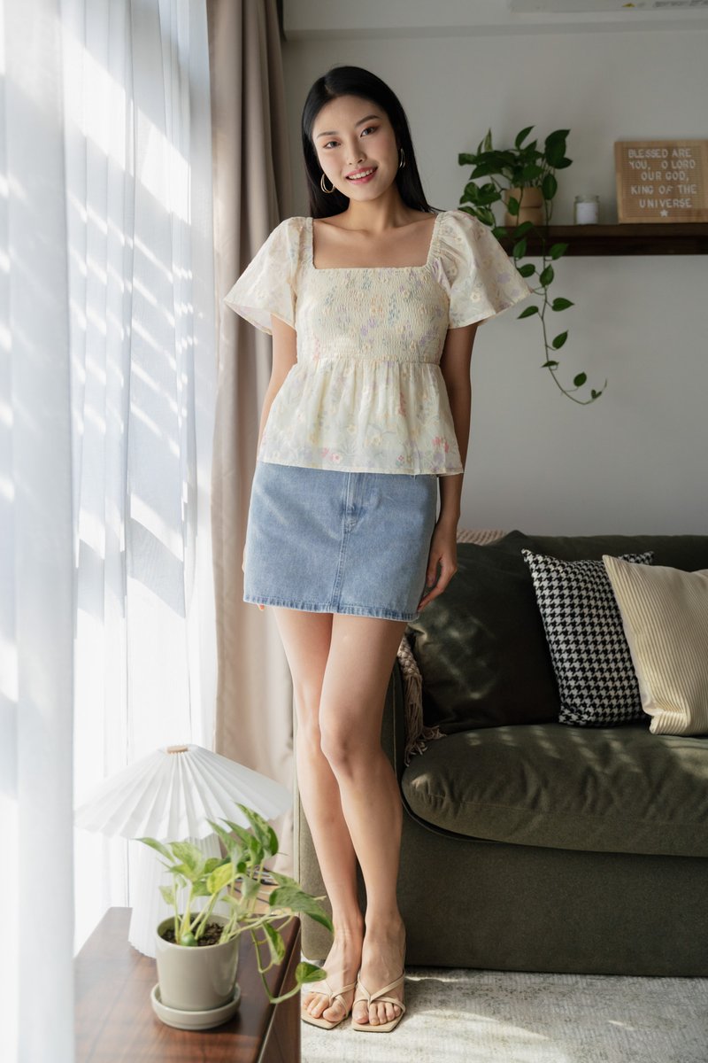 Emylou Smocked Fleur Top In Cream