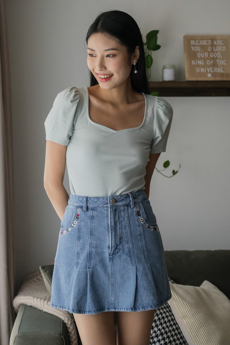 Judy Sweetheart Basic Top In Sage