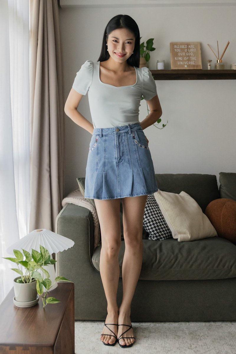 Judy Sweetheart Basic Top In Sage