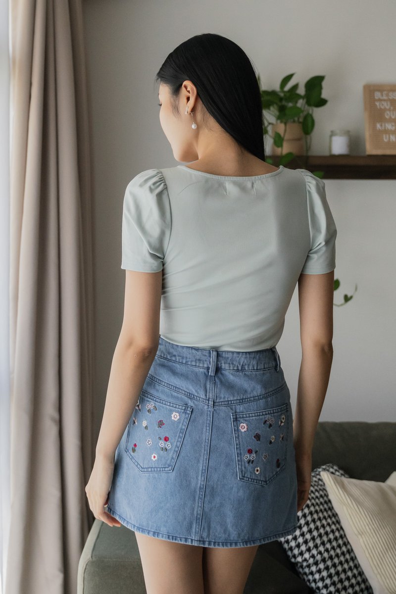 Judy Sweetheart Basic Top In Sage