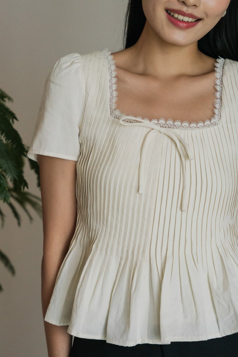 Jones Pintuck Lacey Ribbon Top In Sand