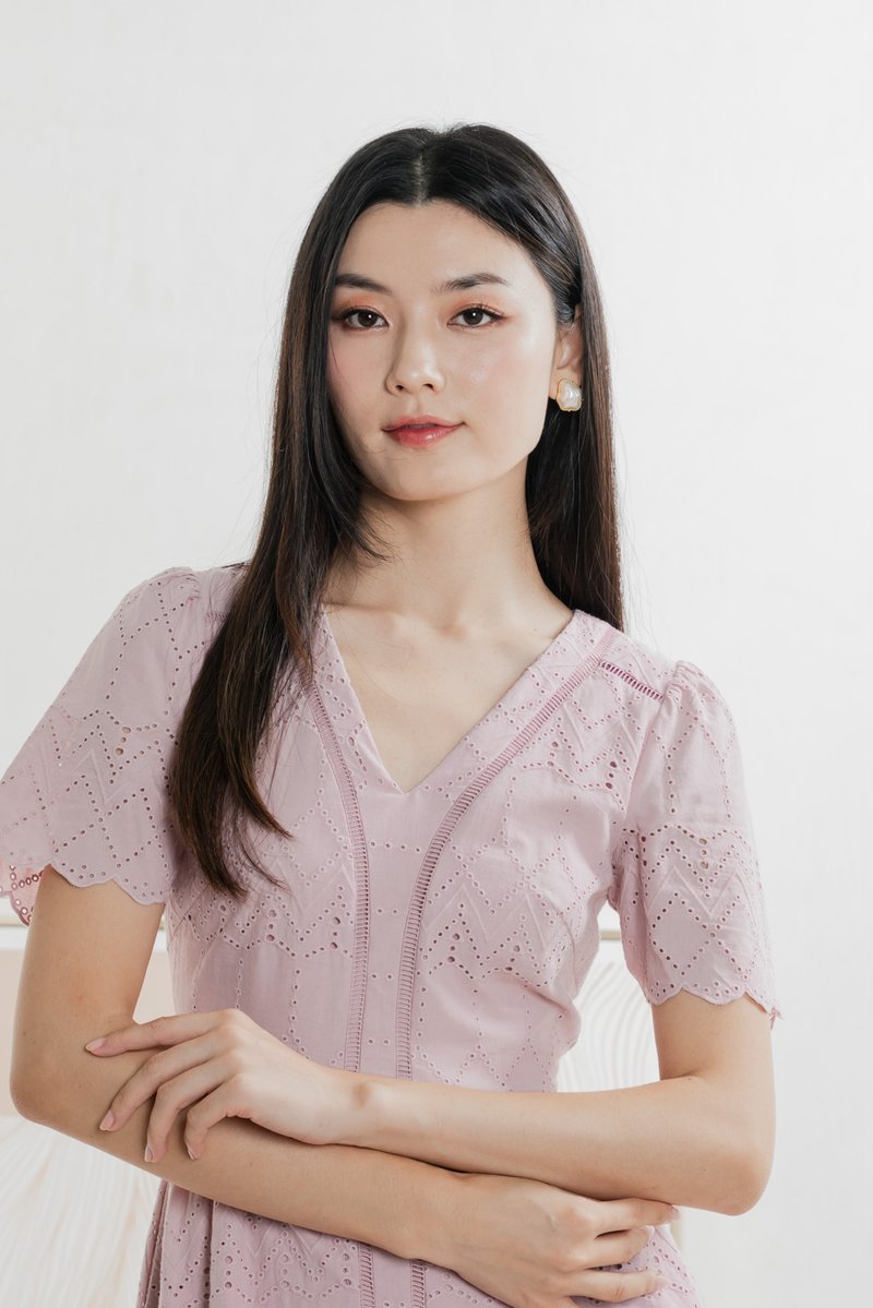 Lindsay Eyelet V neck Midi Dress In Pink (XS)