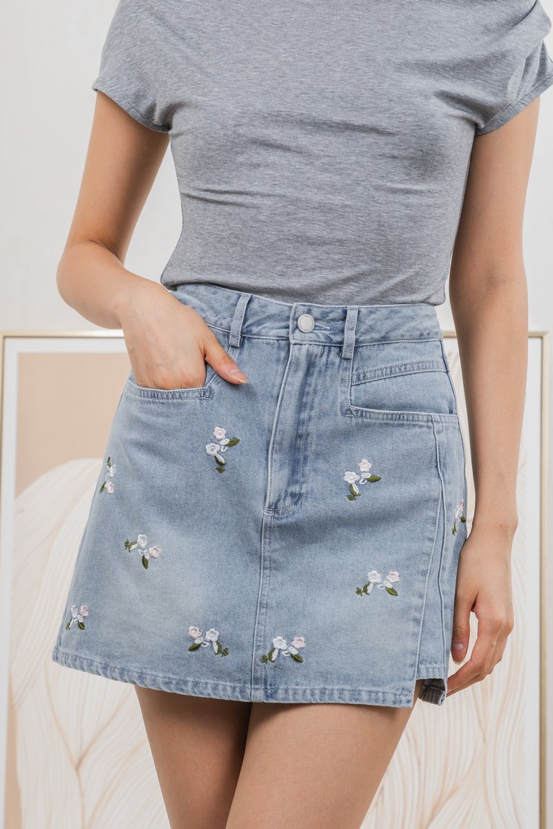 Colette Wild Roses Denim Skort In Medium Wash (XS)