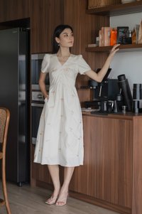 Fortuna Fleur Embroidery Midi Dress In Cream