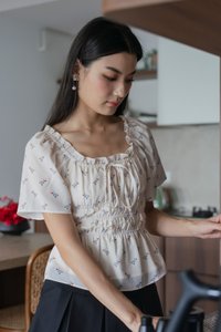 Fields Floral Prints Ruched Top In Cream
