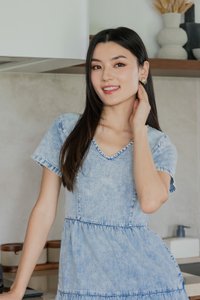 Glace Denim Tiered Ruffles Dress In Acid Wash