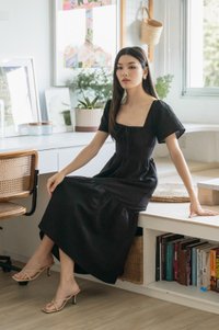 Peachy Textured Ribbon Midi Dress In Black