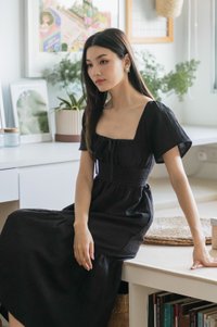 Peachy Textured Ribbon Midi Dress In Black