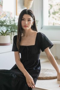 Peachy Textured Ribbon Midi Dress In Black