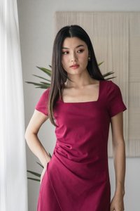 Oaklyn Side Ruched Overlap Midi Dress In Wine