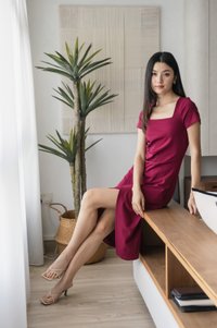 Oaklyn Side Ruched Overlap Midi Dress In Wine