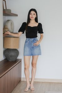 Quintin Ribbed Sweetheart Top In Black