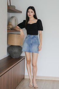 Quintin Ribbed Sweetheart Top In Black