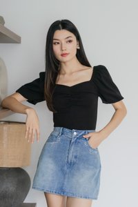 Quintin Ribbed Sweetheart Top In Black