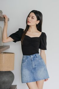 Quintin Ribbed Sweetheart Top In Black